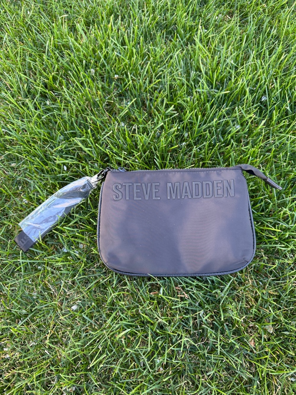 🆕 Steve Madden Black Zip Wristlet Clutch with Embossed Logo